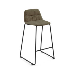 Maarten Outdoor counter stool & soft upholstery | Barhocker | viccarbe