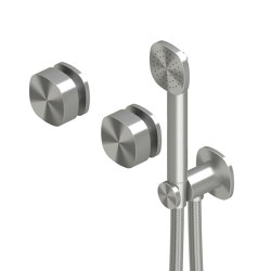 Super | Group of two traditional wall-mounted mixers with shower kit | Grifería para duchas | Quadrodesign