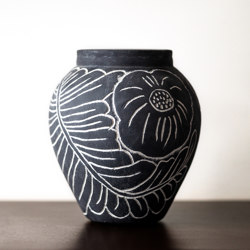 Frida Vase Small Black | Vases | Dustydeco