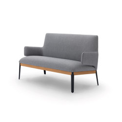 Hug Love Seat - Low Backrest Version with oak details | Divani | ARFLEX