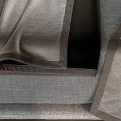 Roger "Throw" | Home textiles | Minotti