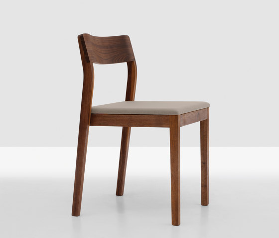 Sit Close Upholstery | Chairs | Zeitraum