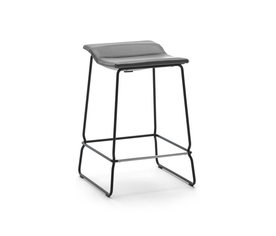 Last Minute - medium stool | Tabourets de bar | viccarbe