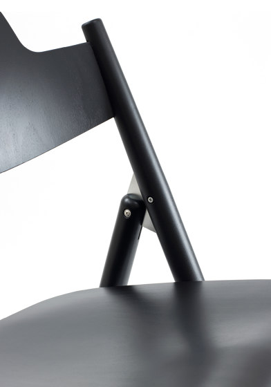SE 18 Folding Chair | Chairs | Wilde + Spieth