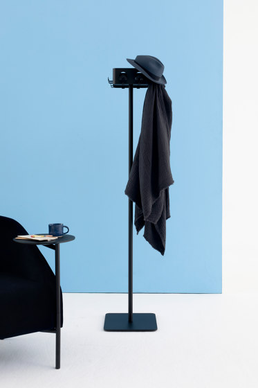 Flow Coats Square coat stand | Garderoben | Cascando