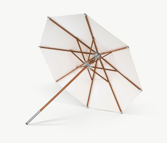 Atlantis Umbrella Ø330 parasol, fabric and kapur wood | Ombrelloni | Skagerak