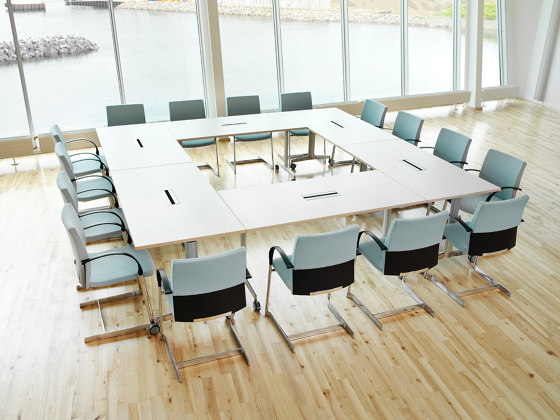 MOVEO MEETING | Contract tables | HOWE