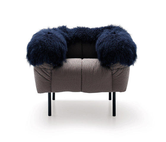 Pecorelle Armchair - Version with blue fur accessory | Armchairs | ARFLEX