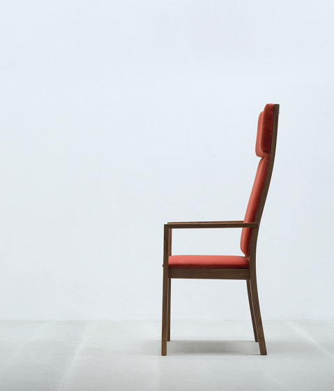ST4N+ | Chairs | HUSSL