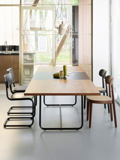 S 1072 | Dining tables | Thonet