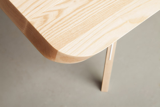 Stammtisch rectangular table, solid wood tabletop | Esstische | Quodes
