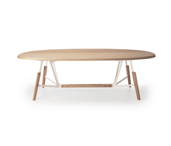 Stammtisch oval table, solid wood tabletop | Dining tables | Quodes