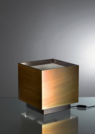Light Cube | 
Tischlampe | Lampade tavolo | Laurameroni