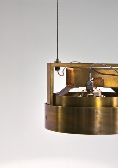 Work Light Sospensione | Suspended Lamp | Lámparas de suspensión | Laurameroni