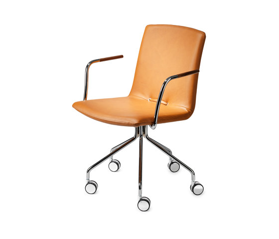 Day armchair swivel base | Chairs | Gärsnäs