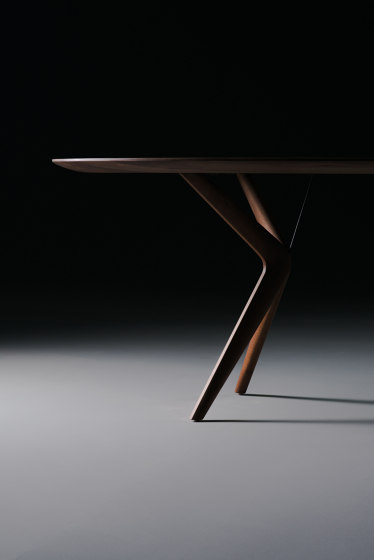 Lakri oval table | Esstische | Artisan