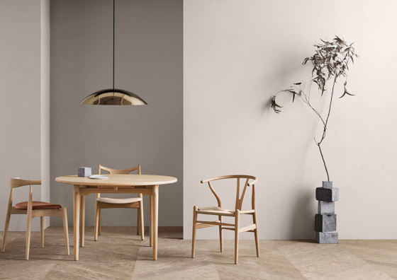 CH337 | Dining Table 115 x 140 | Tables de repas | Carl Hansen & Søn