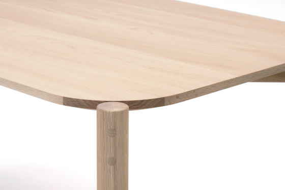 Castor Table 75 | Dining tables | Karimoku New Standard