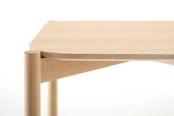 Castor Table 75 | Dining tables | Karimoku New Standard
