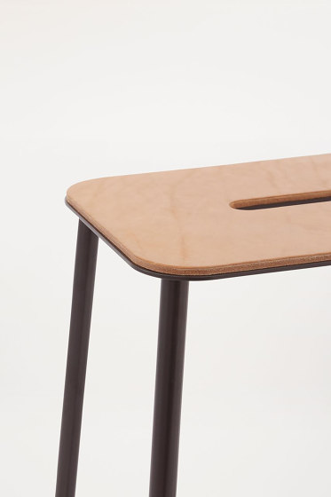 Adam stool H76 Black Leather | Barhocker | Frama