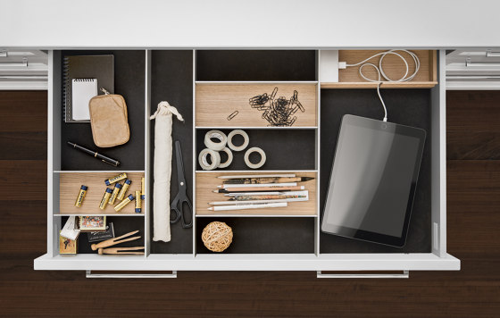Interior | Aluminum interior accessories, light oak | Kitchen organization | SieMatic