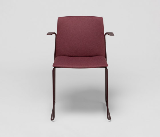 Ema sledge chair with close backrest and arms | Sedie | ENEA