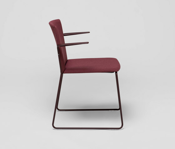 Ema sledge chair with close backrest and arms | Chairs | ENEA