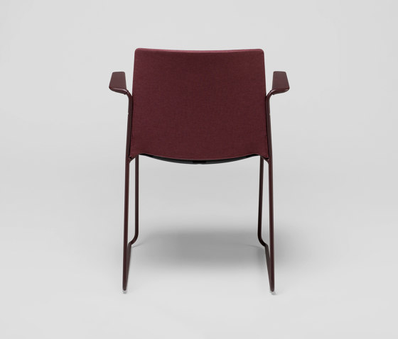 Ema sledge chair with close backrest and arms | Sedie | ENEA