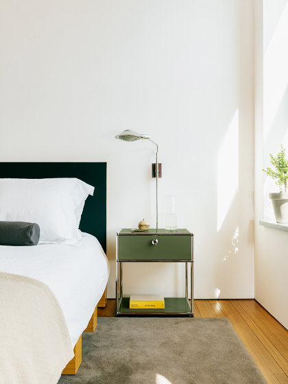 USM Haller Nightstand | Olive Green | Mesillas de noche | USM