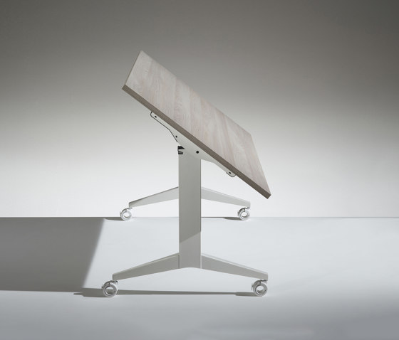 Flip folding table | Contract tables | Lamm