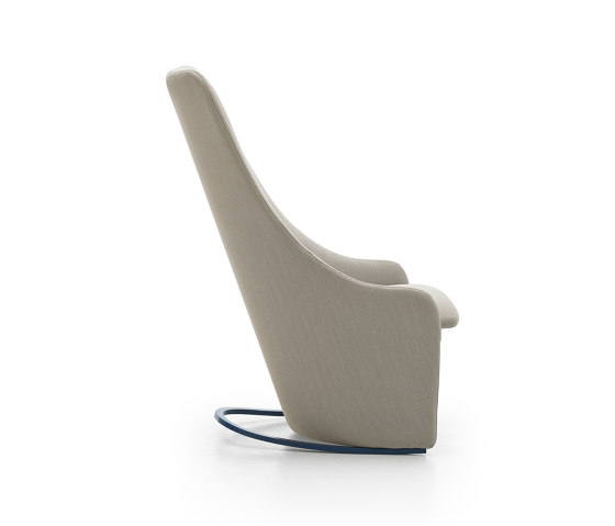 Nagi lounge chair with high backrest & smooth upholstery | Armchairs | viccarbe