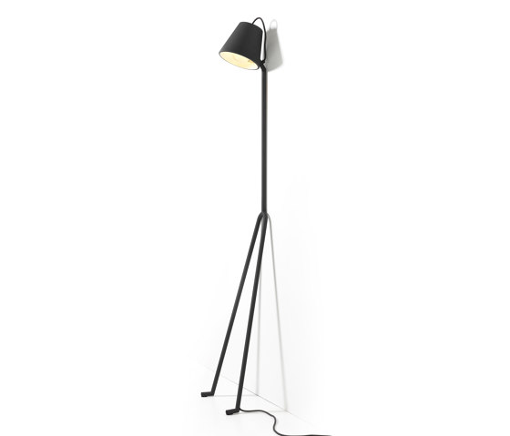 Mañana free-standing lamp in lacquered steel | Free-standing lights | Design House Stockholm