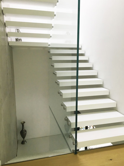 Floating stairs in Corian |  | Siller Treppen