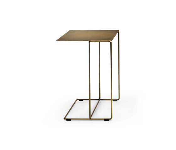 Oki Side Table | Tables d'appoint | Walter K.