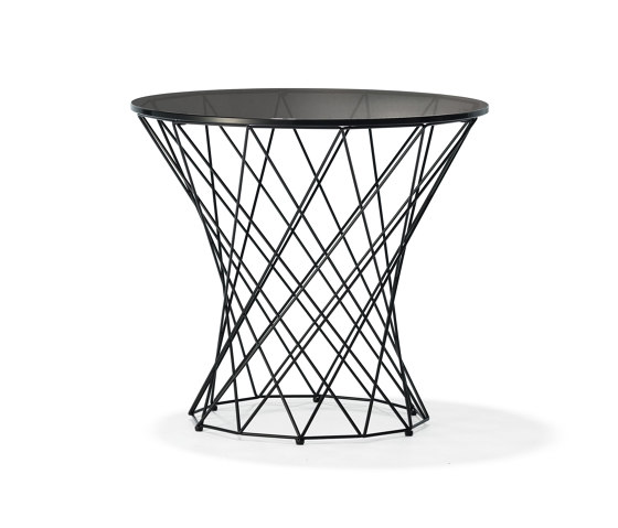 Oota Side Table | Mesas auxiliares | Walter K.