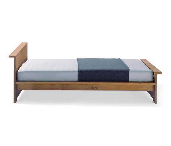 Moonwalker solid wood bed | Lits | Richard Lampert