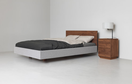Simple Soft mit Holzkopfteil | Betten | Zeitraum