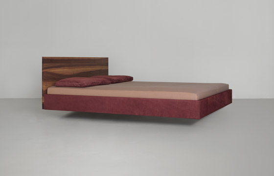 Simple Soft with Wooden Headboard | Beds | Zeitraum