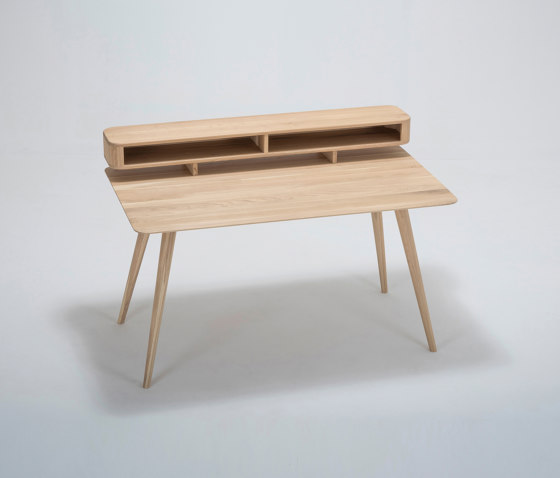 Stafa desk with shelf | 140x80 | Scrivanie | Gazzda