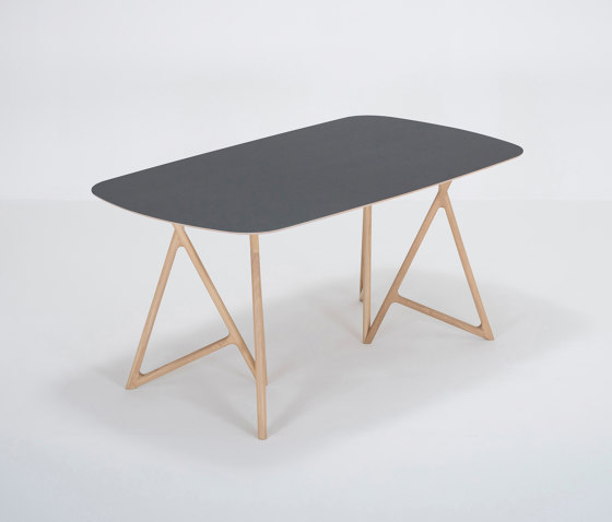 Koza table | 160x90 | linoleum | Esstische | Gazzda