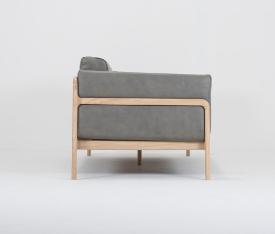 Fawn sofa | 3 seater | Sofas | Gazzda