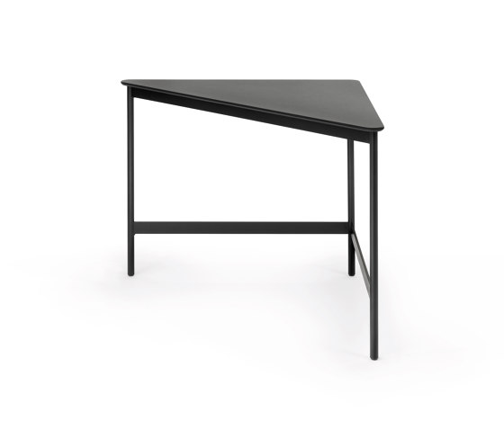 Capilano Tavolino 55x55 - Versione triangolare con top in Fondovalle Lava | Tavolini alti | ARFLEX