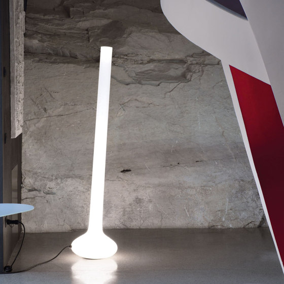 Pin | Luminaires sur pied | martinelli luce