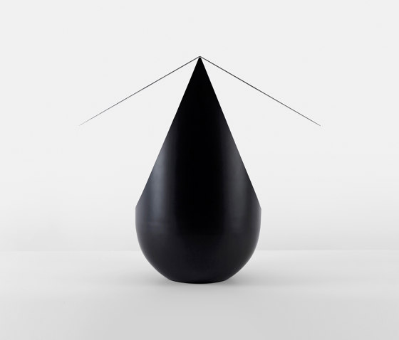 Bounce Table Lamp (Ebonized white oak/Black) | Tischleuchten | Roll & Hill