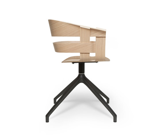 Wick Chair in oak veneer and black metal, swivel base | Stühle | Design House Stockholm