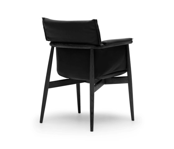 E005 | Embrace Armchair | Stühle | Carl Hansen & Søn