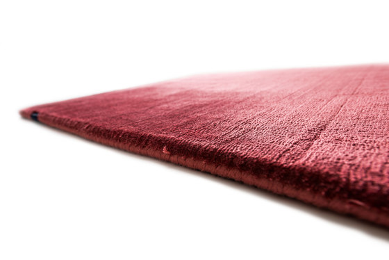 Studio NYC Pearl Edition cranberry | Tapis / Tapis de designers | kymo