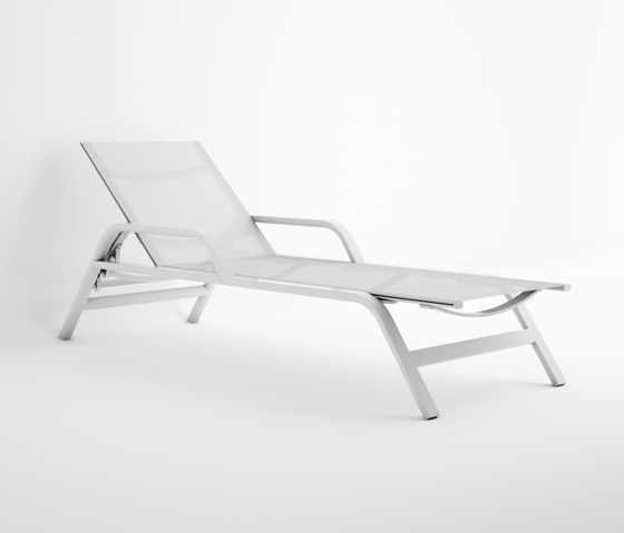 Stack Liegestuhl mit Armlehnen | Sonnenliegen / Liegestühle | GANDIABLASCO