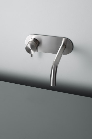 Ottavo | Stainless steel Wall mounted mixer with spout | Grifería para lavabos | Quadrodesign