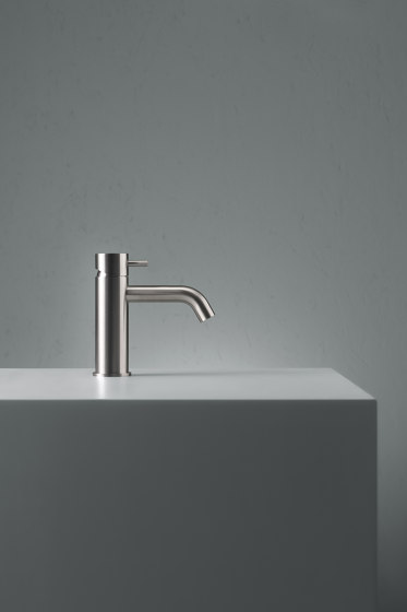 Source | Stainless steel Deck mounted mixer | Wash basin taps | Quadrodesign